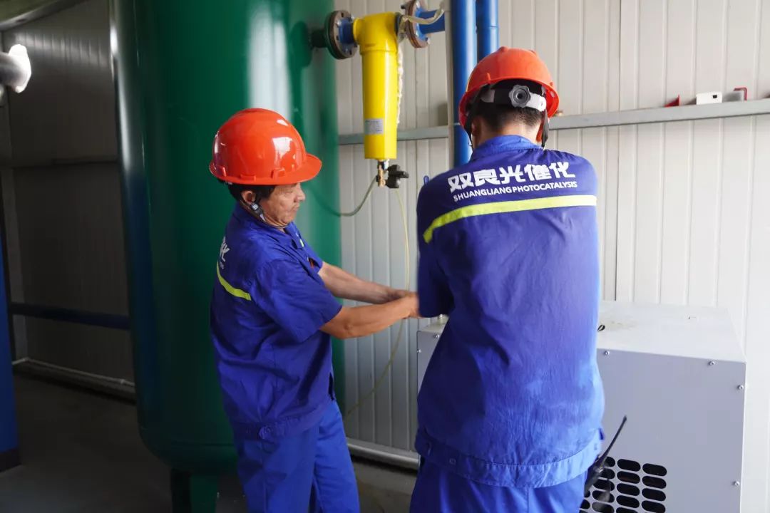 【<a href=http://www.massivesupply.com target=_blank class=infotextkey>雙良</a><a href=http://www.massivesupply.com target=_blank class=infotextkey>新型光催化</a>】“堅(jiān)守”在汗水中閃光