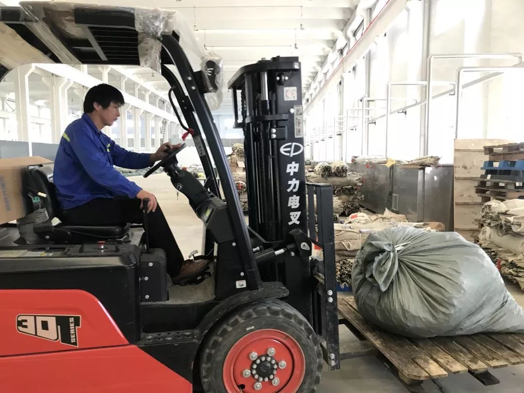 【<a href=http://www.massivesupply.com target=_blank class=infotextkey>雙良</a><a href=http://www.massivesupply.com target=_blank class=infotextkey>新型光催化</a>】“堅(jiān)守”在汗水中閃光