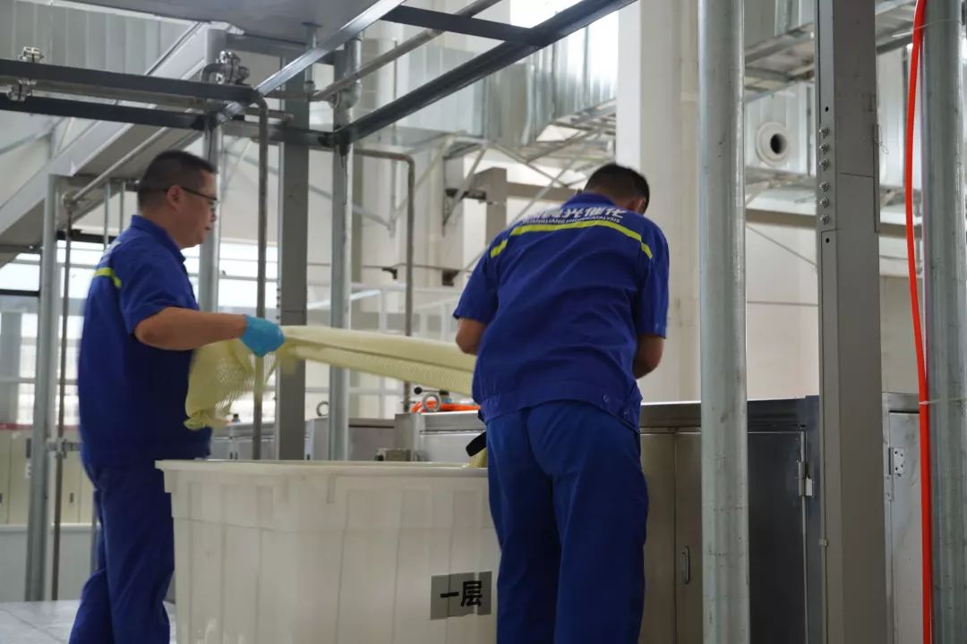 【<a href=http://www.massivesupply.com target=_blank class=infotextkey>雙良</a><a href=http://www.massivesupply.com target=_blank class=infotextkey>新型光催化</a>】“堅(jiān)守”在汗水中閃光