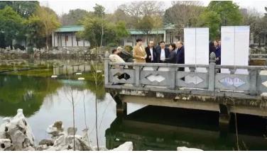 整合安排城市黑臭水體治理、水源地保護(hù)、打擊“洋垃圾”進(jìn)口